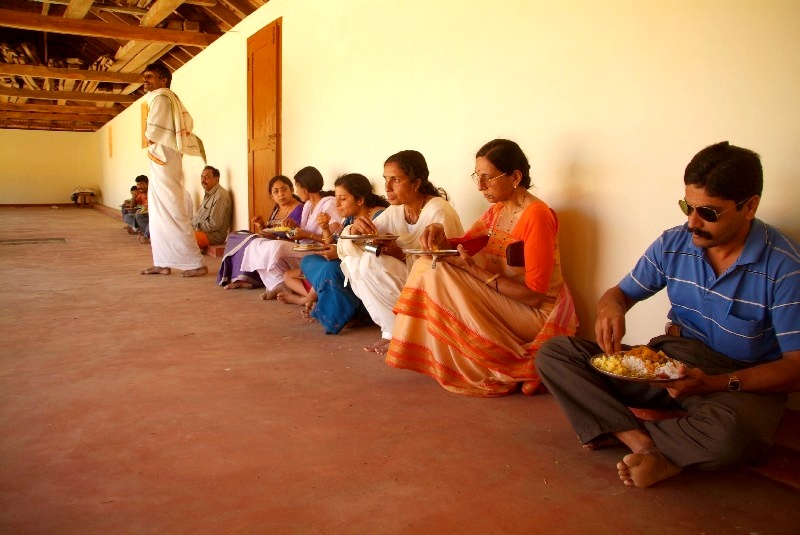 Karnataka, Indien: Prasad heiliges Essen in Tempel	