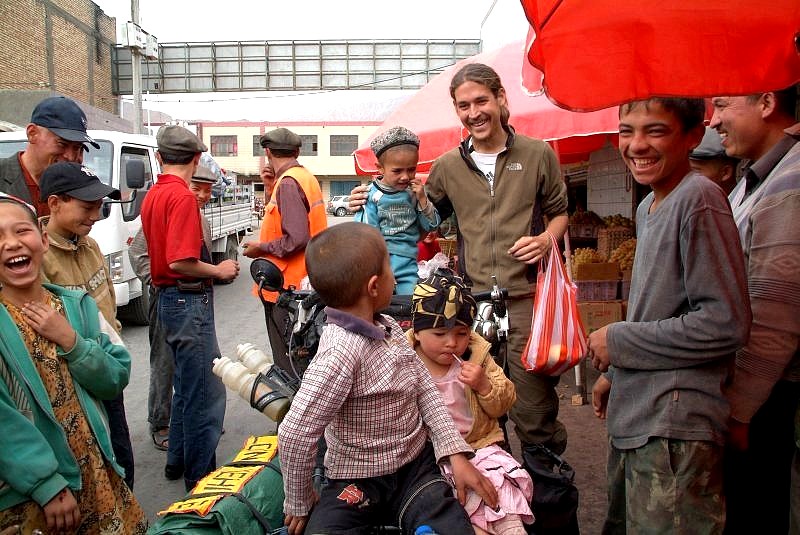 1-08-china-lustige-tadschikische-minderheit-tritt-mit-uns-in-kontakt